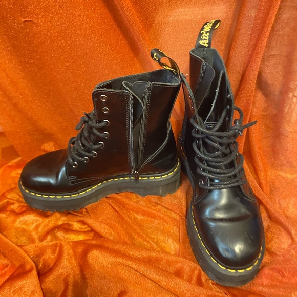 jadon doc martens, size 8 - Picture 1 of 4